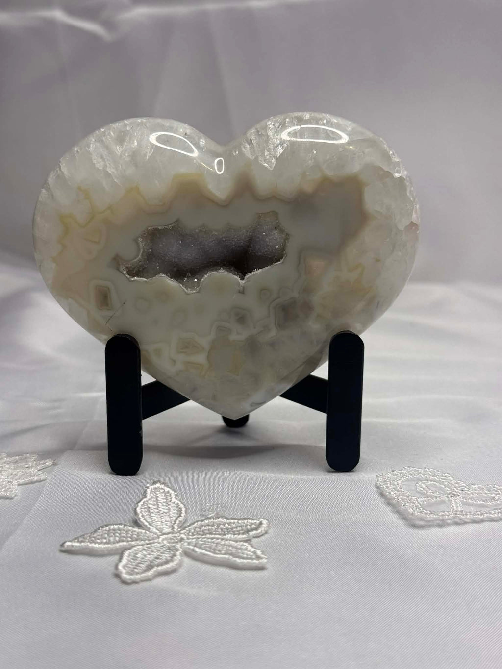 Agate heart on stand