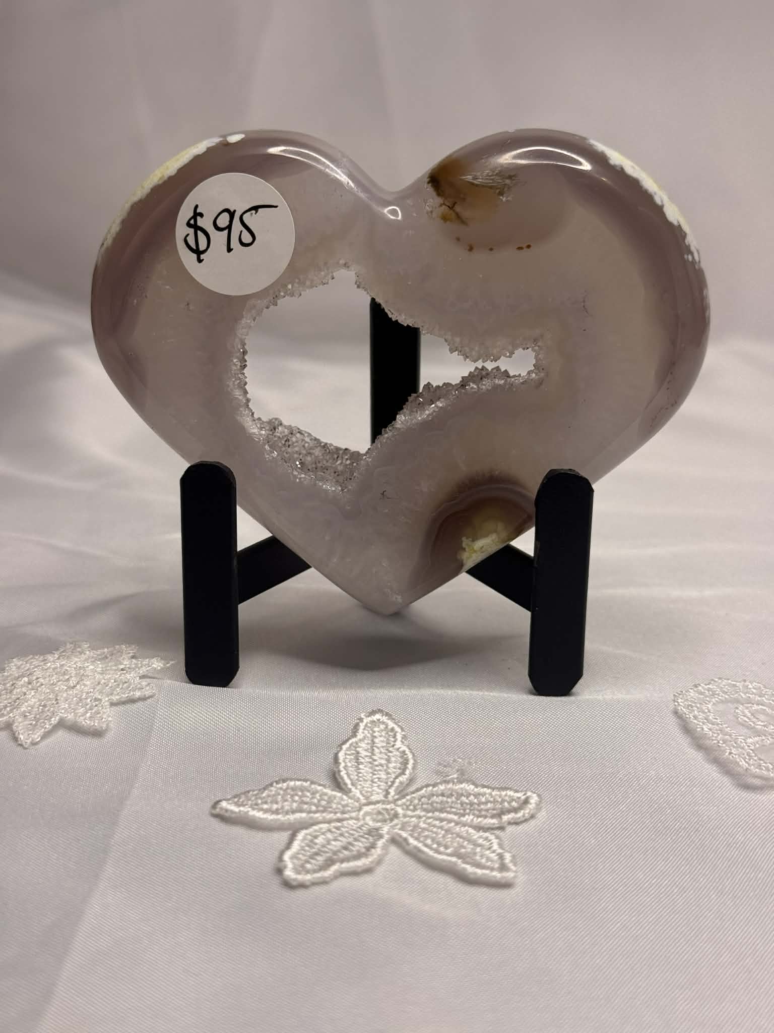 Agate druzzy heart on stand