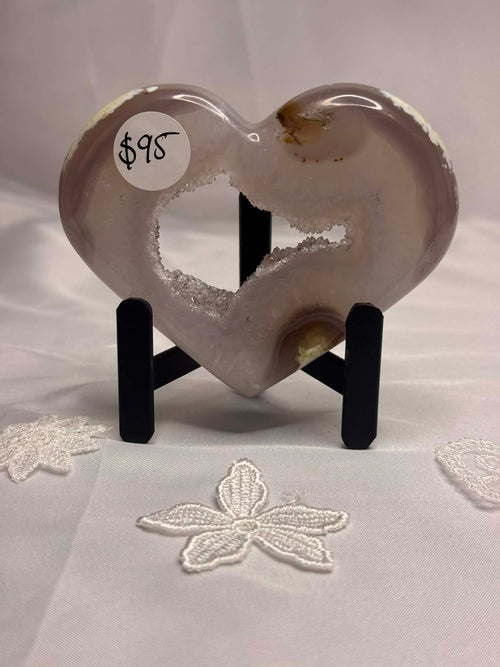 Agate druzzy heart on stand