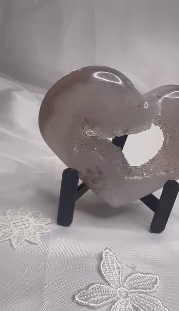 Agate druzzy heart on stand