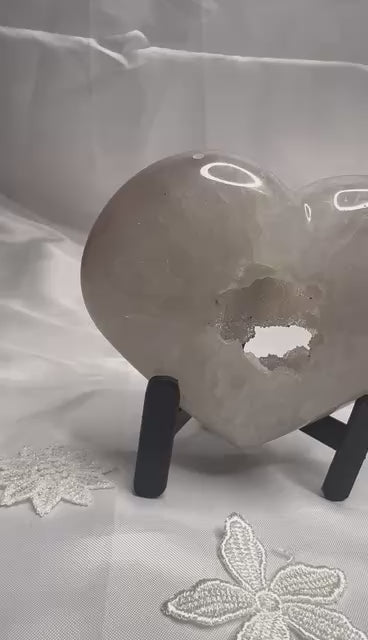 Druzy agate heart on stand